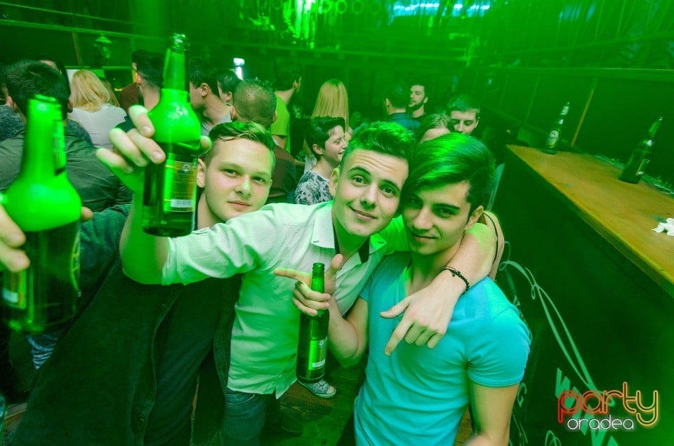 Students Party, Green Pub