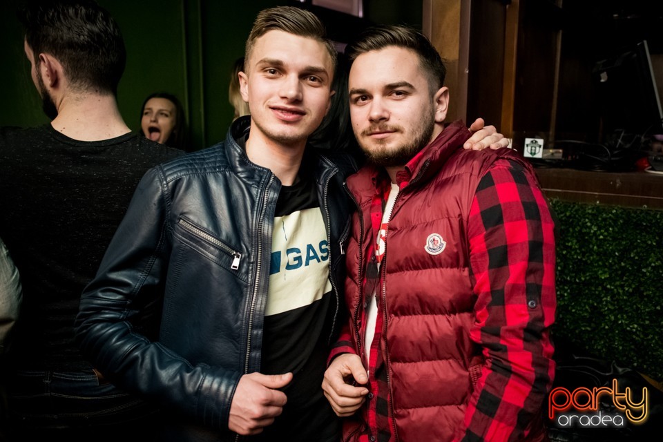 Students Party, Green Pub