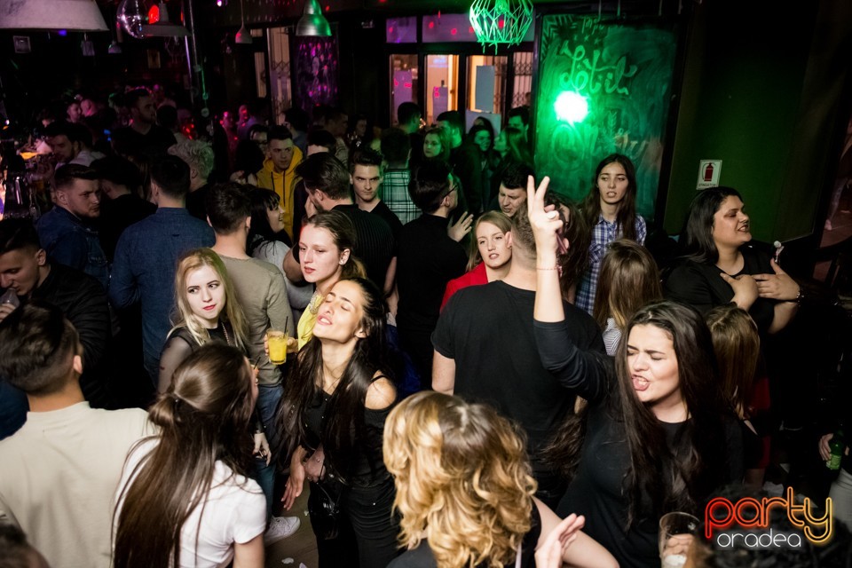 Students Party, Green Pub