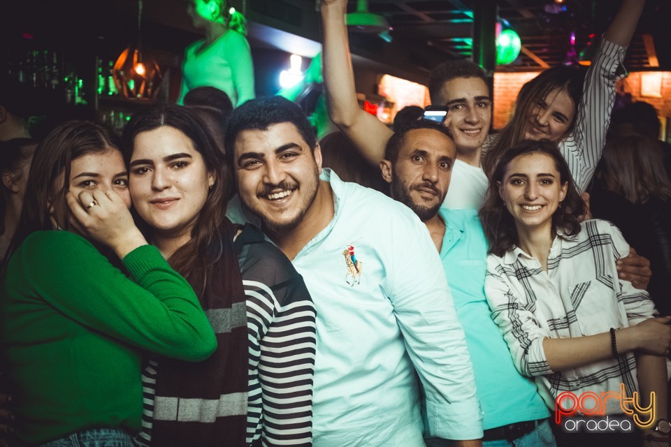 Students Party, Green Pub