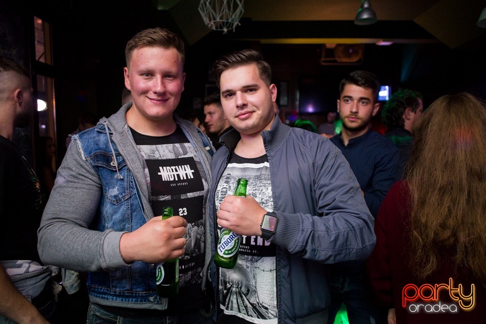 Students Party, Green Pub