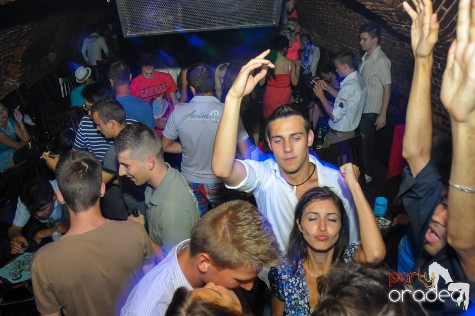 Studparty în Club Escape,