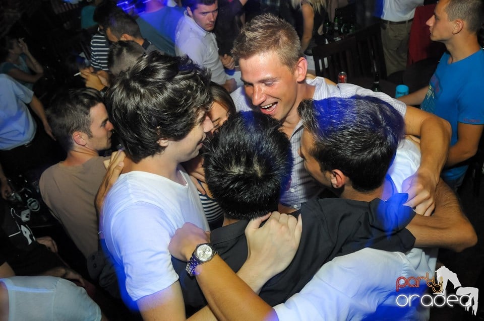 Studparty în Club Escape,