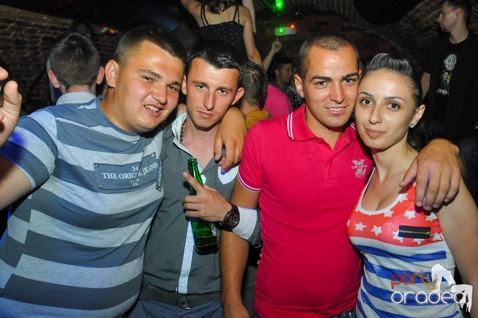 Studparty în Club Escape,