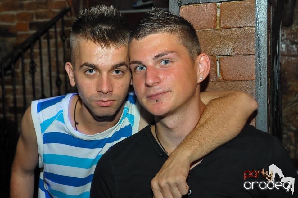 Studparty în Club Escape,