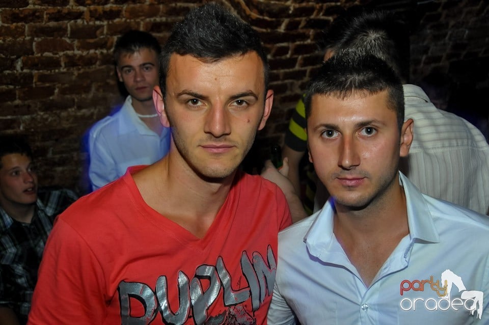 Studparty în Club Escape,