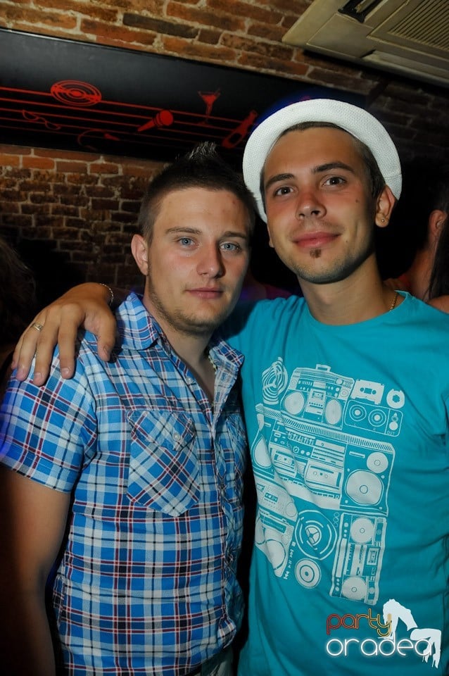 Studparty în Club Escape,