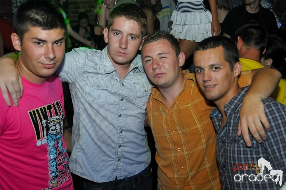 Studparty în Club Escape,