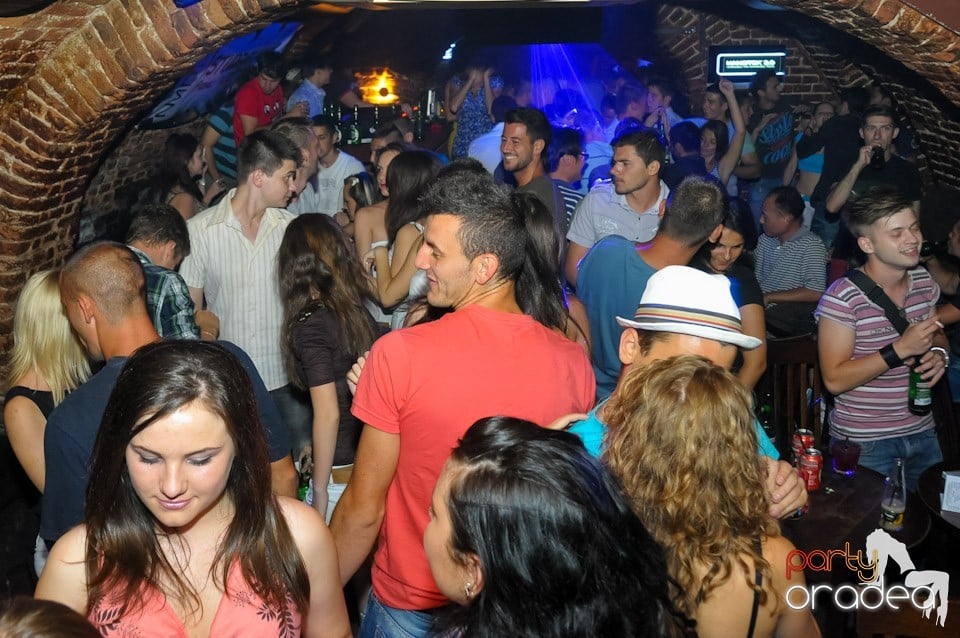 Studparty în Club Escape,