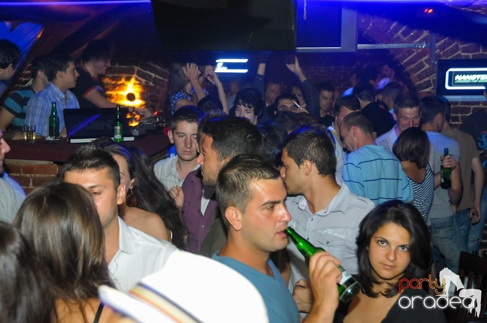 Studparty în Club Escape,