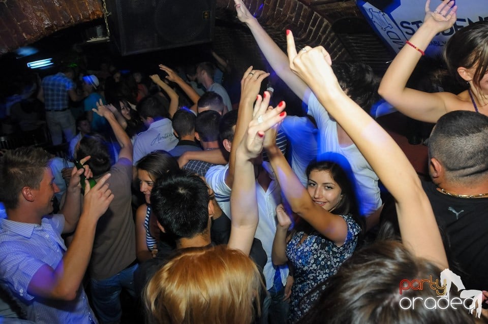 Studparty în Club Escape,