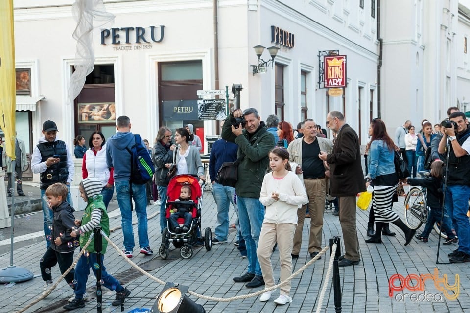 Sub semnul îngerului, Oradea