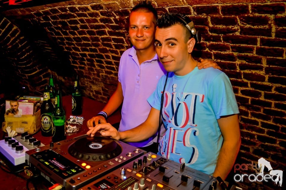 Summer night clubbing, 