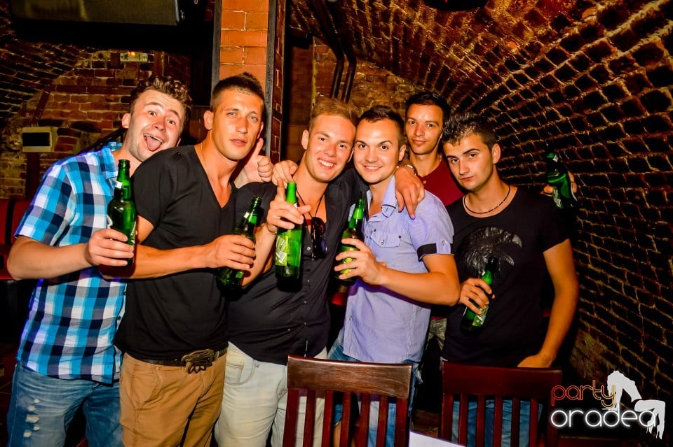 Summer night clubbing, 