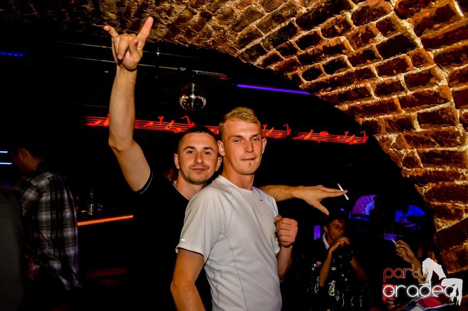 Summer night clubbing, 