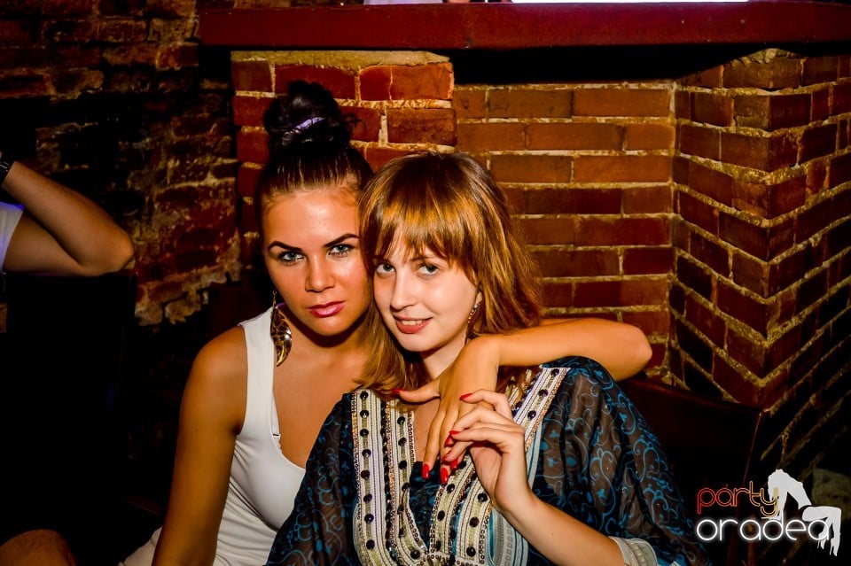 Summer night clubbing, 