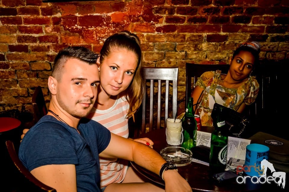 Summer night clubbing, 