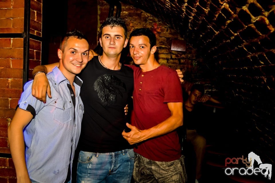 Summer night clubbing, 