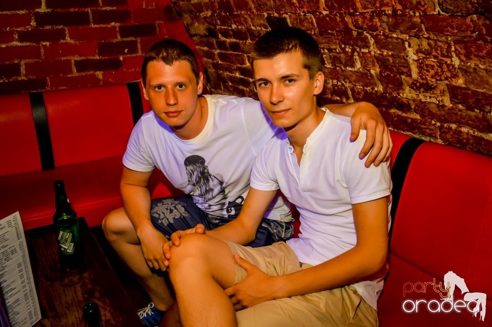 Summer night clubbing, 