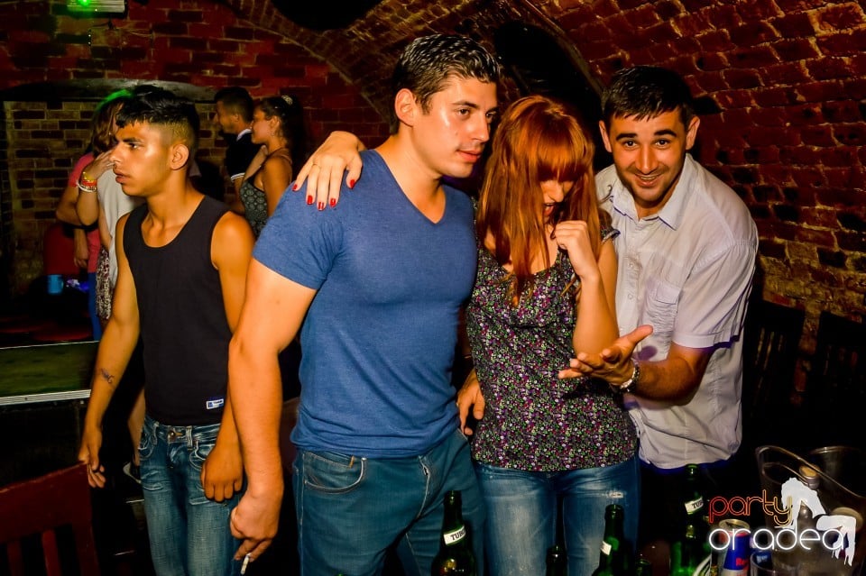 Summer night clubbing, 