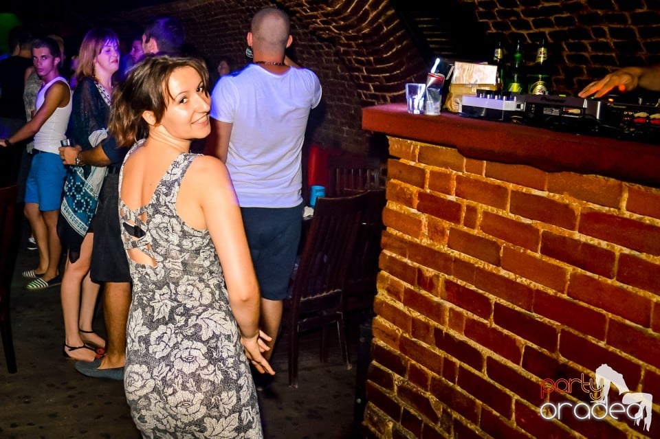 Summer night clubbing, 