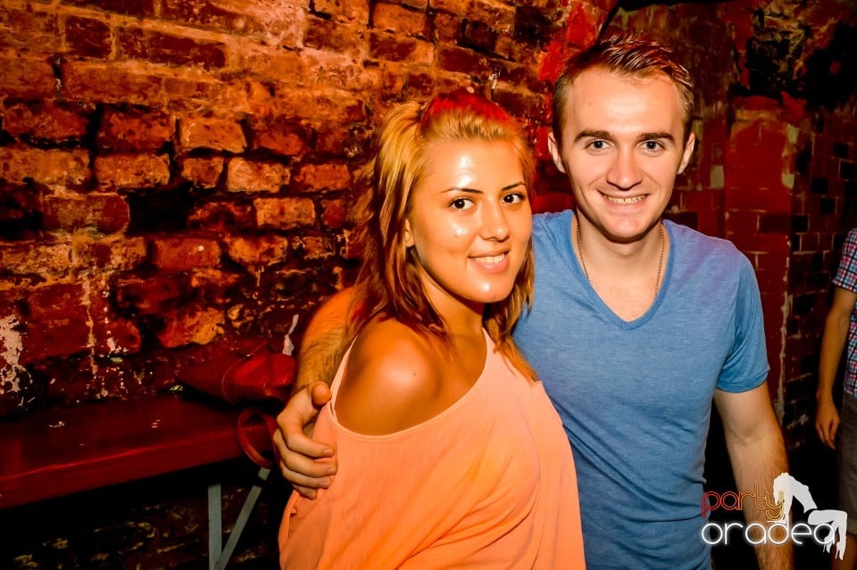 Summer night clubbing, 