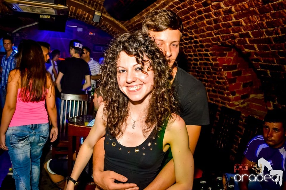 Summer night clubbing, 