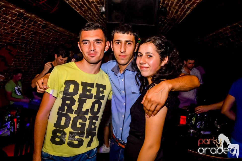 Summer night clubbing, 