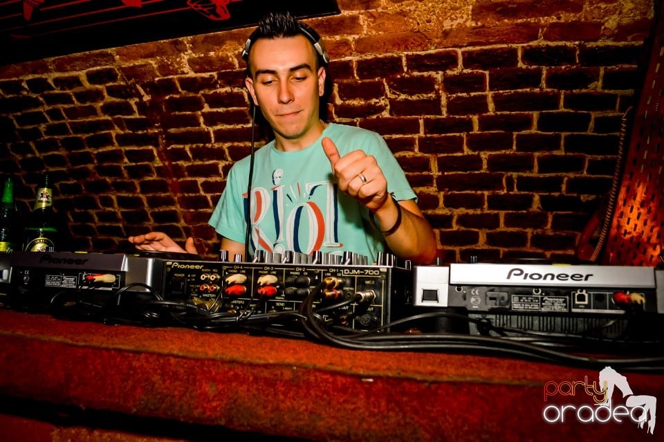 Summer night clubbing, 