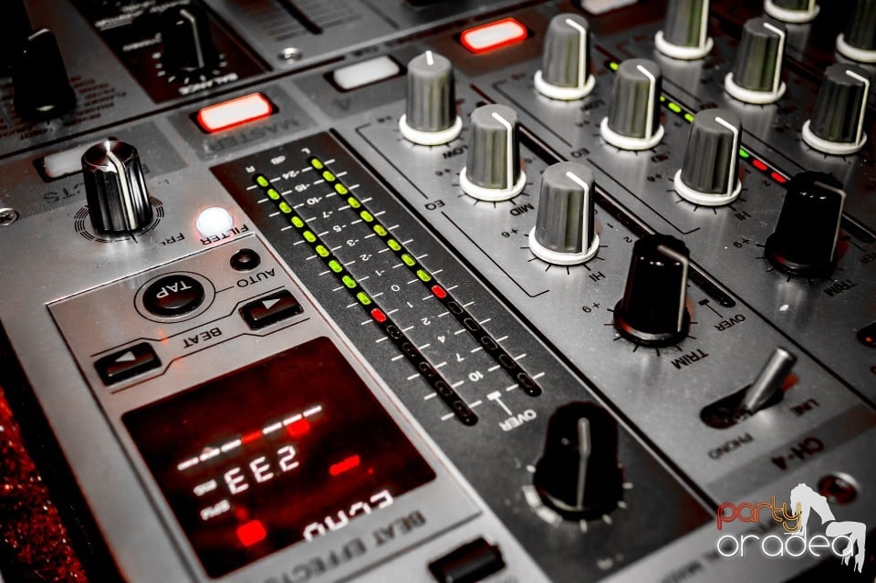 Summer night clubbing, 