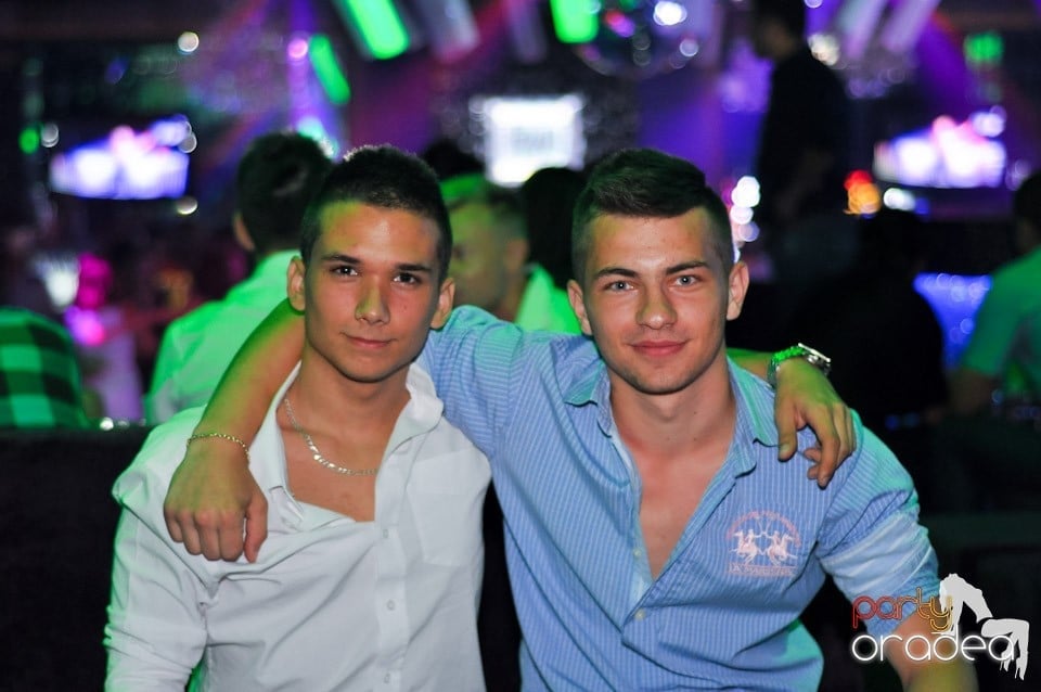 Summer Retro Night Fever în The One, 