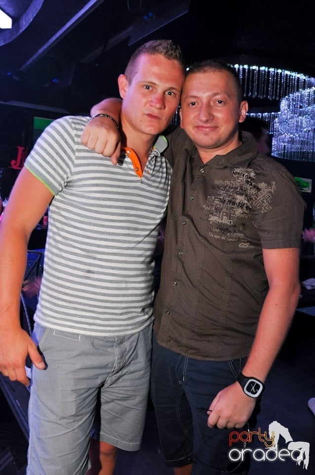 Summer Retro Night Fever în The One, 