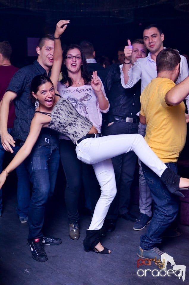 Summer Retro Night Fever în The One, 