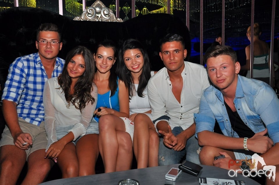 Summer Retro Night Fever în The One, 