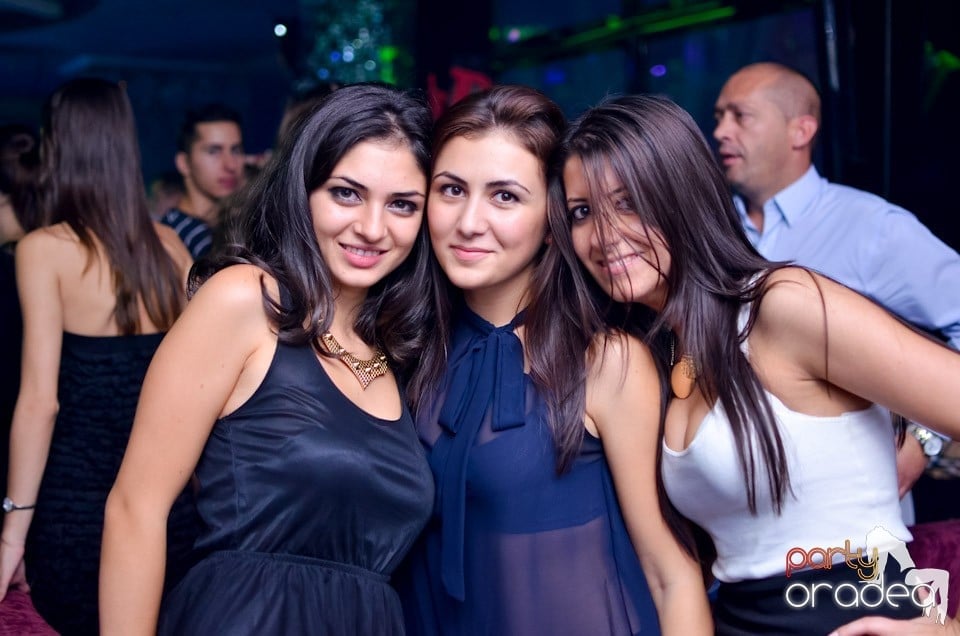 Summer Retro Night Fever în The One, 