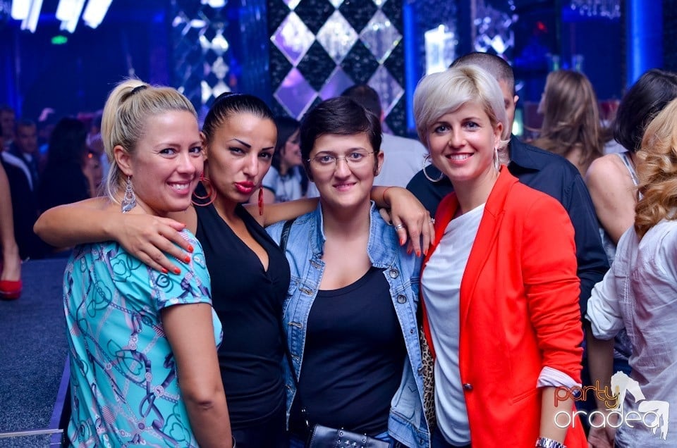 Summer Retro Night Fever în The One, 