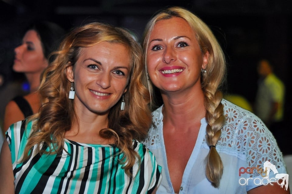 Summer Retro Night Fever în The One, 