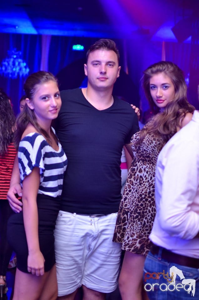 Summer Retro Night Fever @ The One,