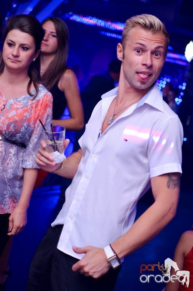 Summer Retro Night Fever @ The One,