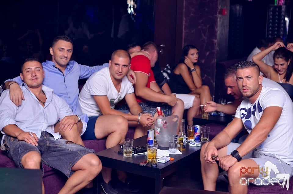 Summer Retro Night Fever @ The One,