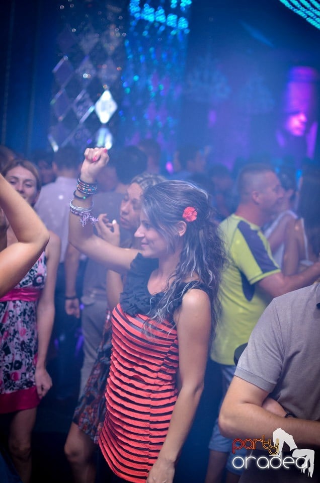 Summer Retro Night Fever @ The One,