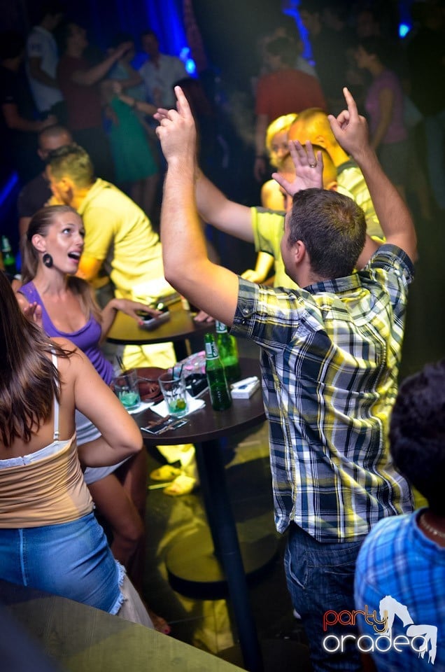 Summer Retro Night Fever @ The One,