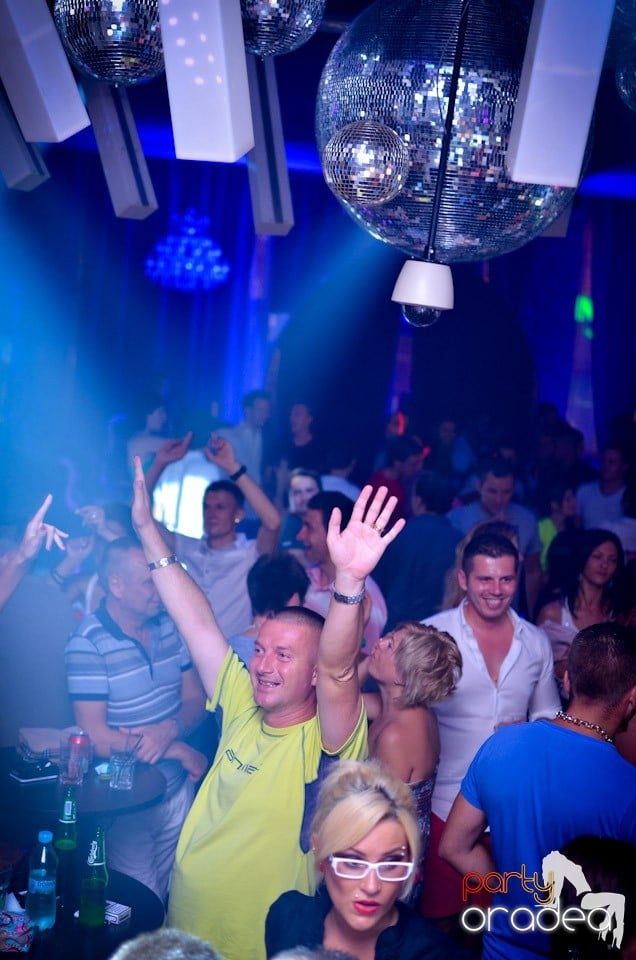 Summer Retro Night Fever @ The One,