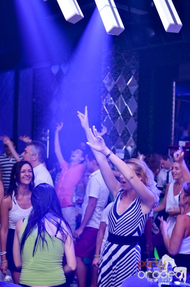 Summer Retro Night Fever @ The One,