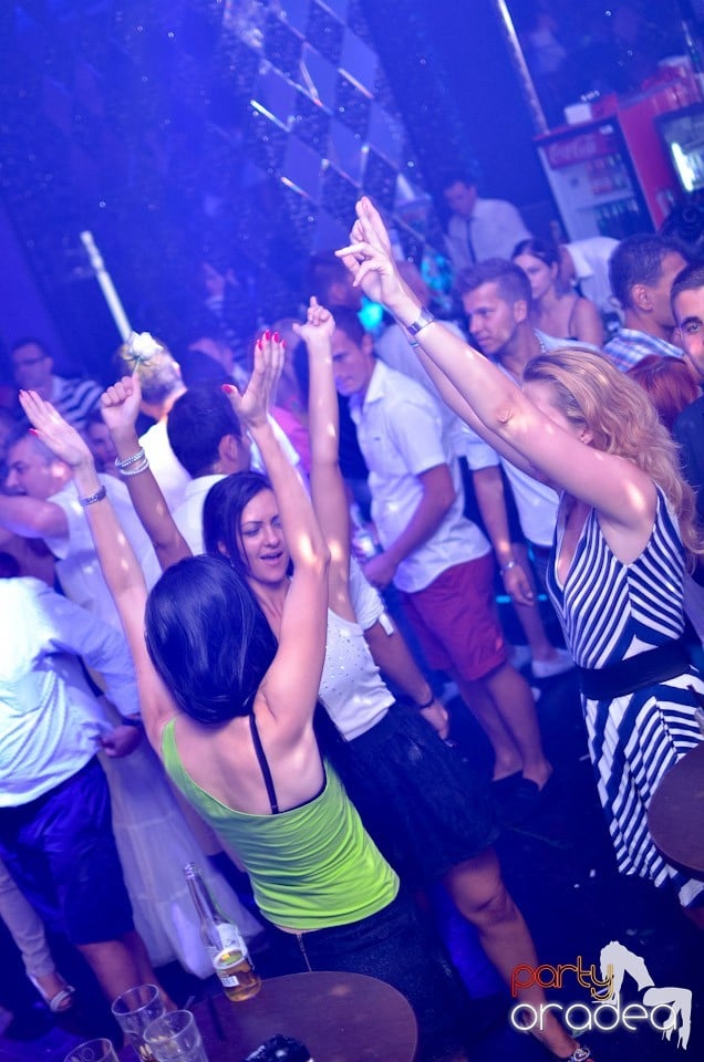 Summer Retro Night Fever @ The One,
