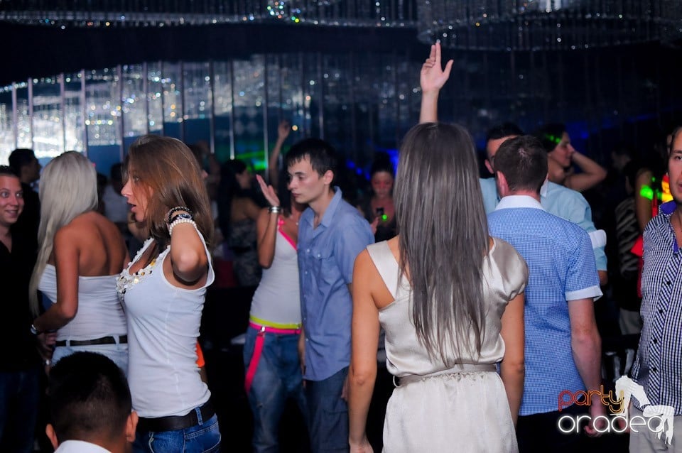 Summer Retro Night Fever @ The One, 