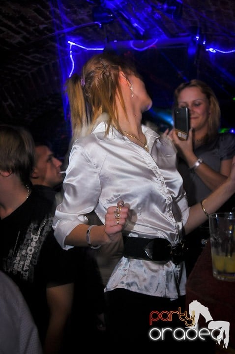 Super Party în Club Escape, 