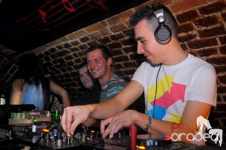 Super Party în Club Escape, 