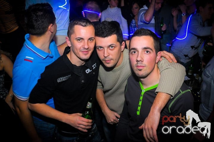 Super Party în Club Escape, 