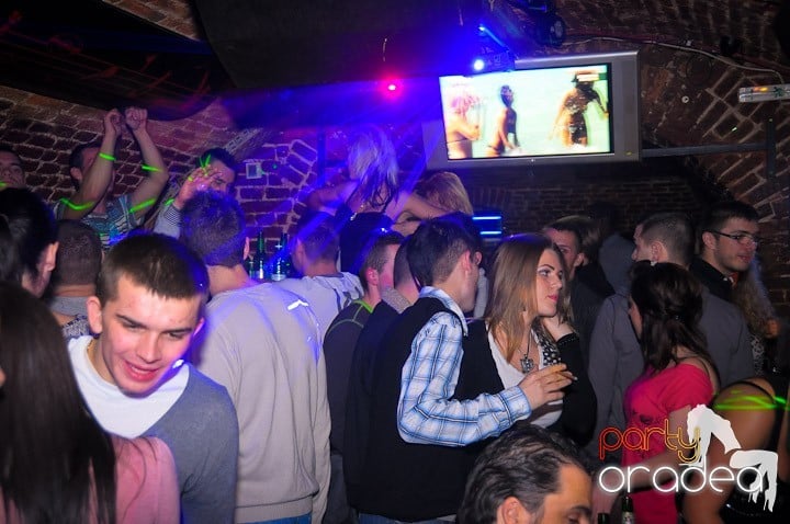 Super Party în Club Escape, 